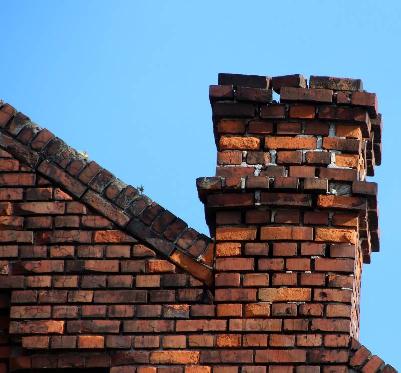 Signs Your Rockwood Home Needs a Chimney Inspection Damaged chimney on an Rockwood home showing cracks and missing mortar